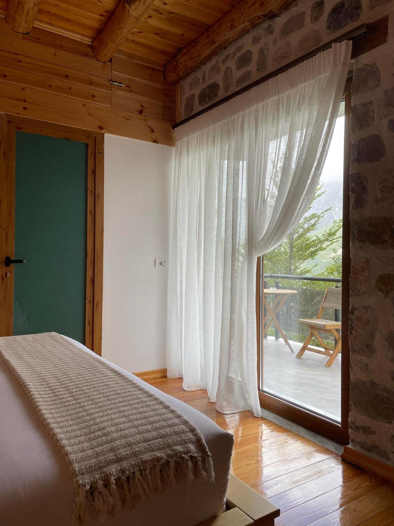 Valter & Drita'S Guesthouse Theth Bagian luar foto