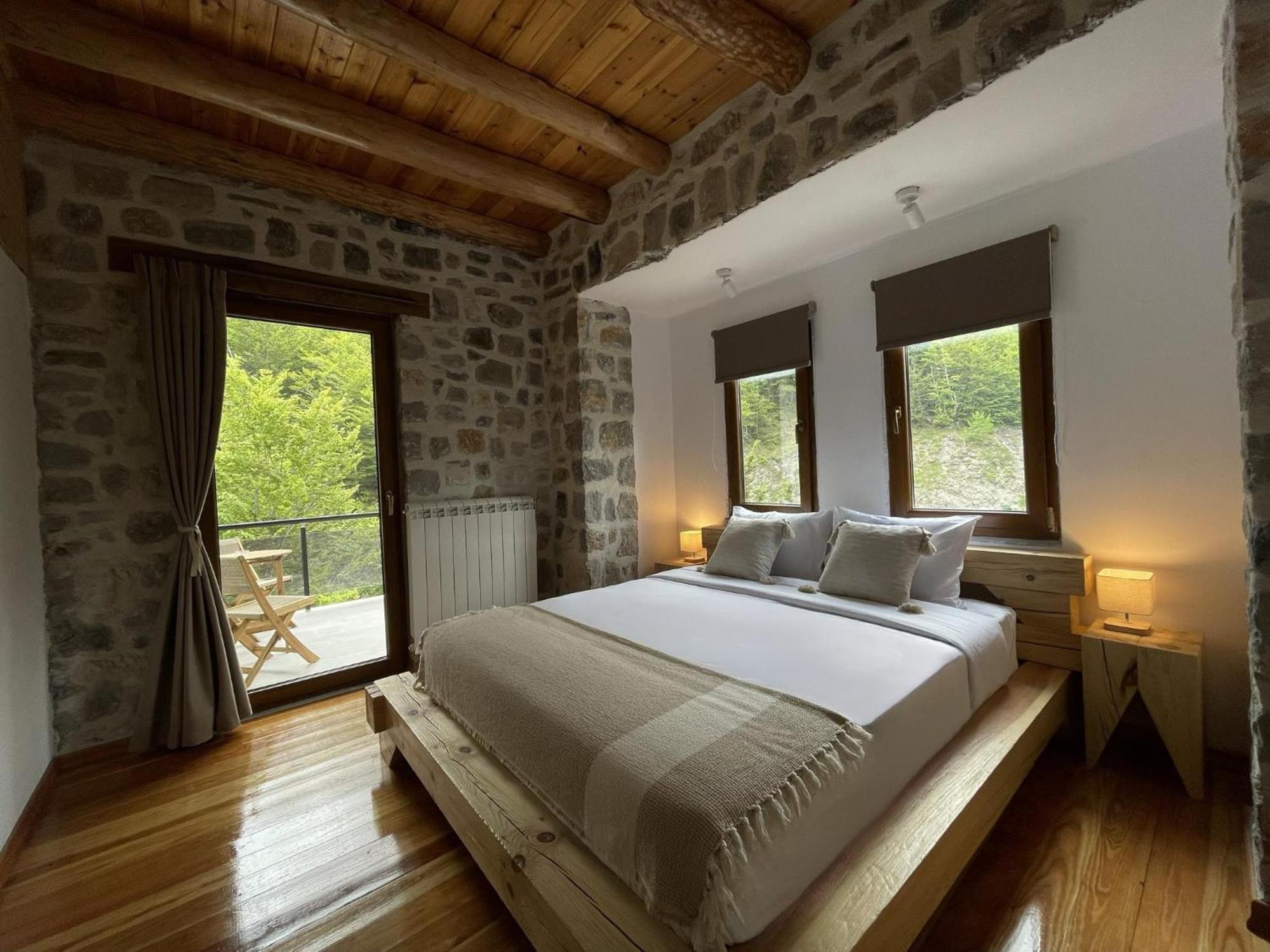 Valter & Drita'S Guesthouse Theth Bagian luar foto