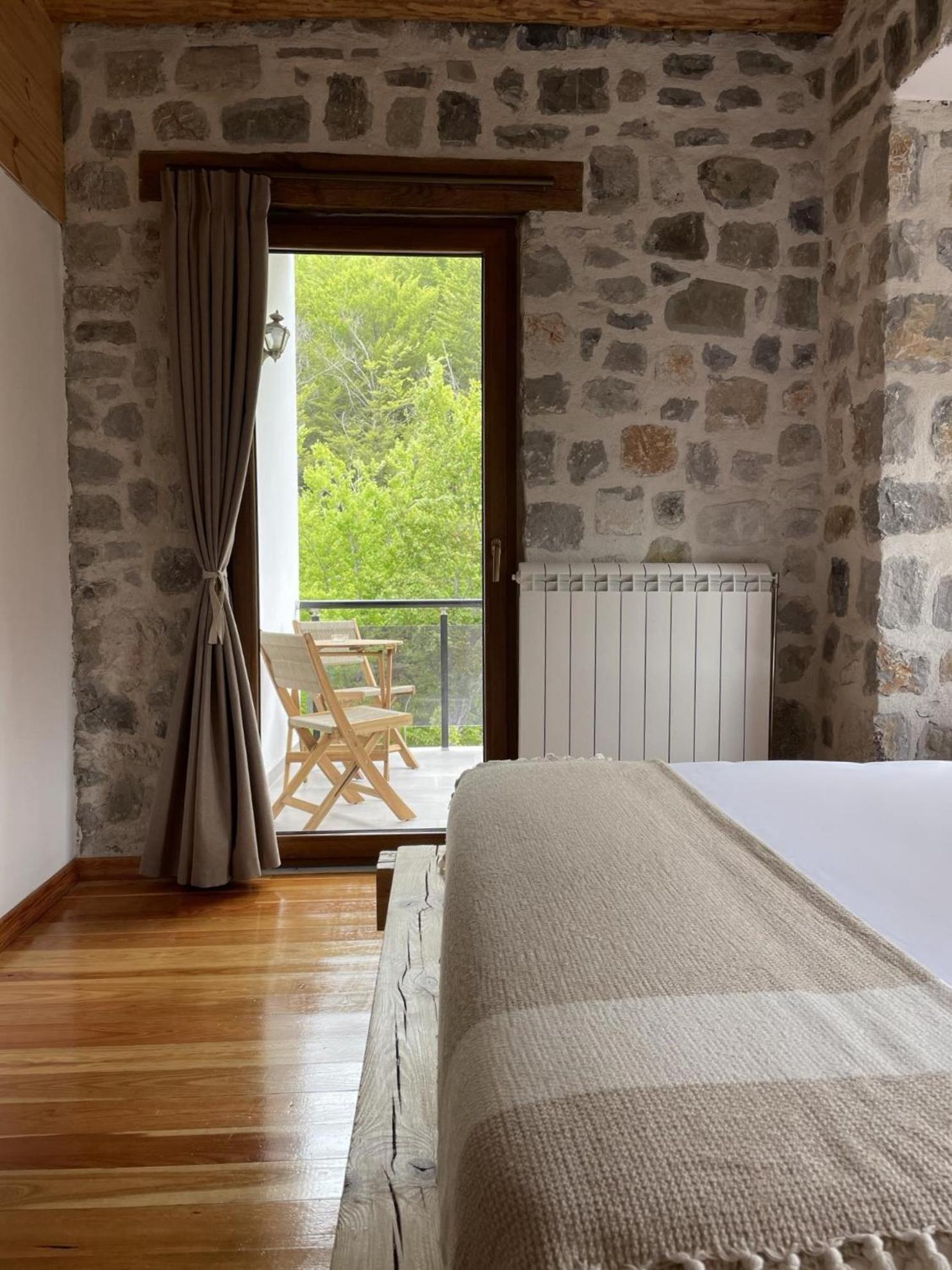 Valter & Drita'S Guesthouse Theth Bagian luar foto