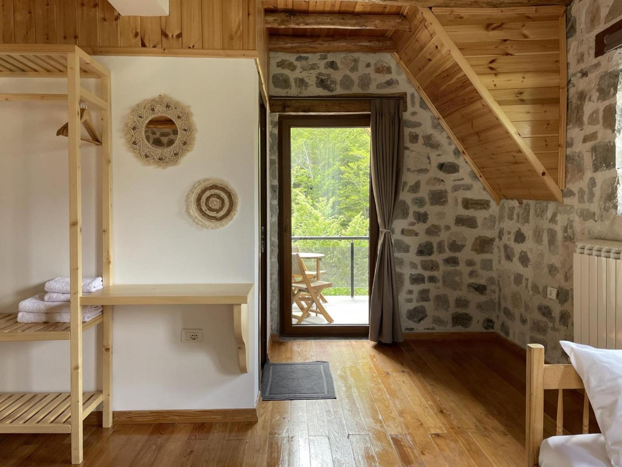 Valter & Drita'S Guesthouse Theth Bagian luar foto