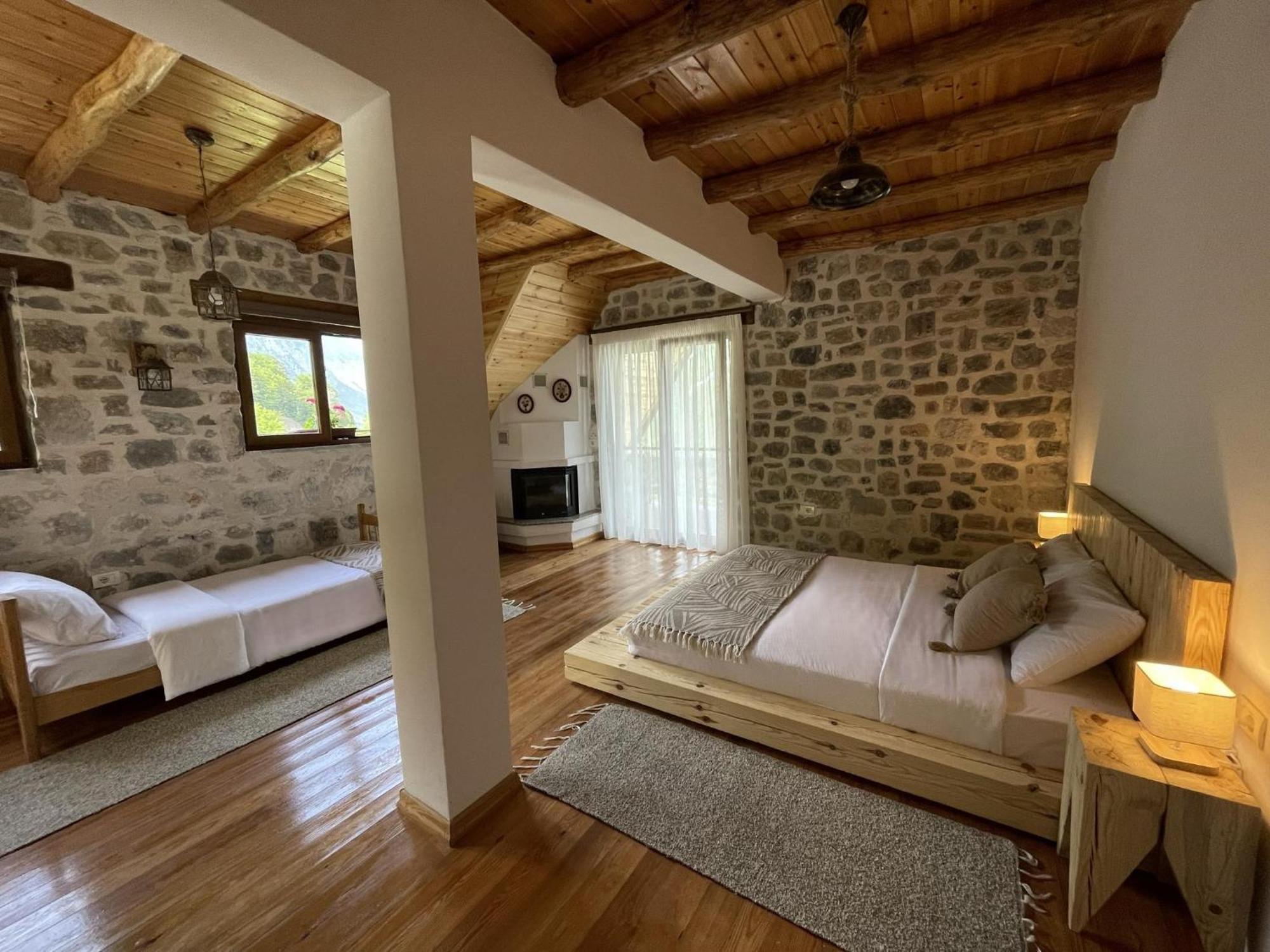 Valter & Drita'S Guesthouse Theth Bagian luar foto