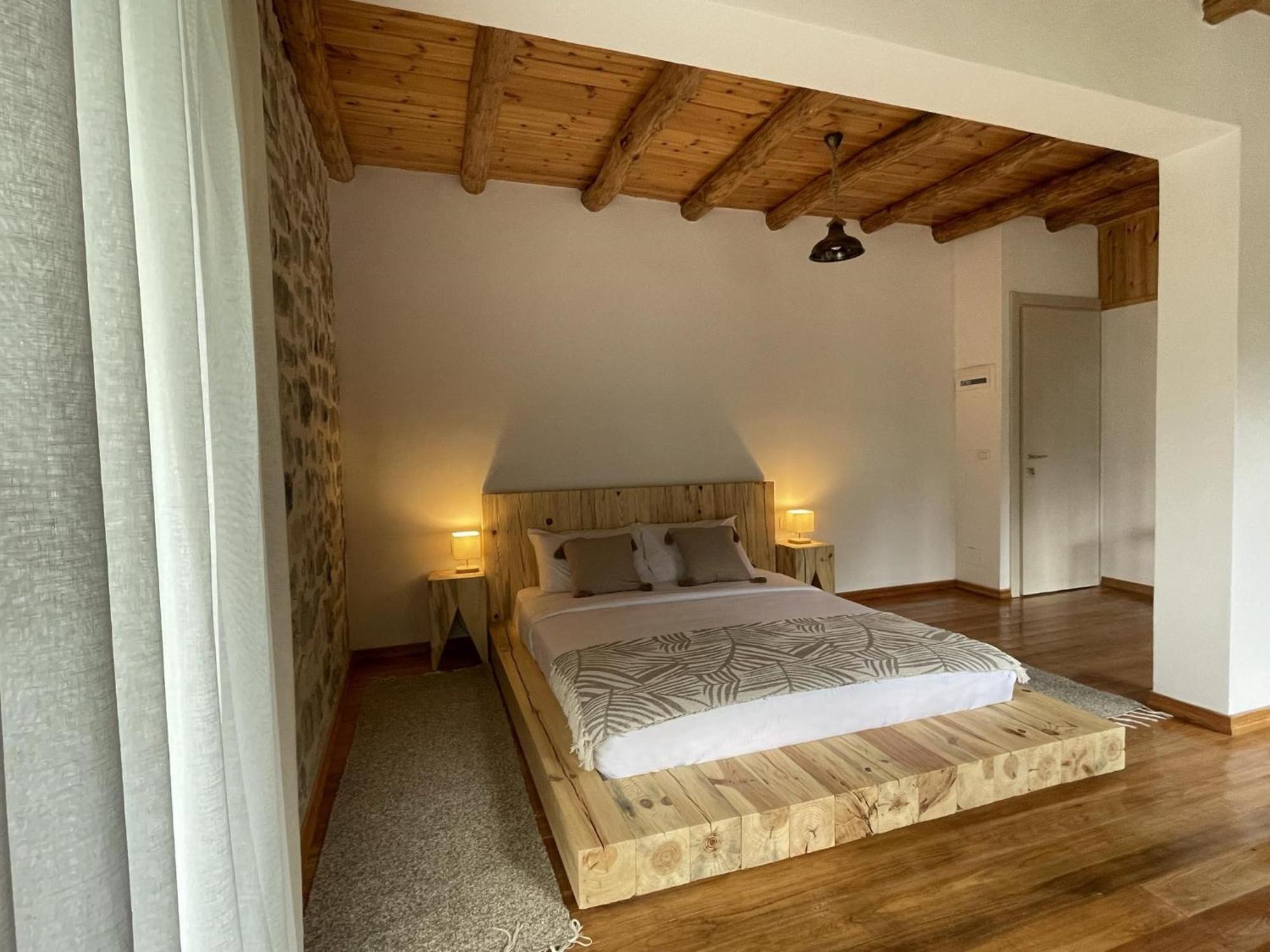 Valter & Drita'S Guesthouse Theth Bagian luar foto