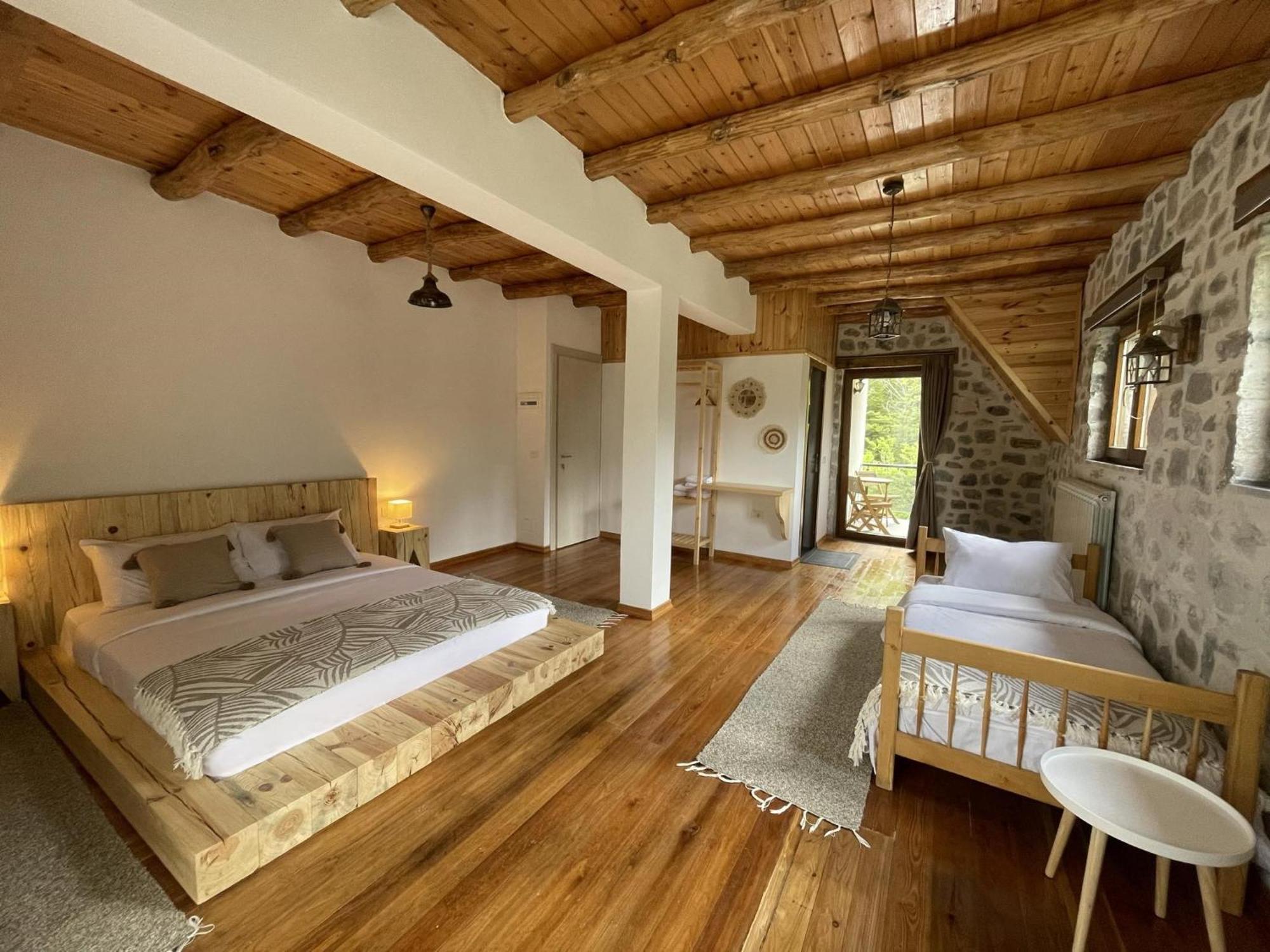 Valter & Drita'S Guesthouse Theth Bagian luar foto