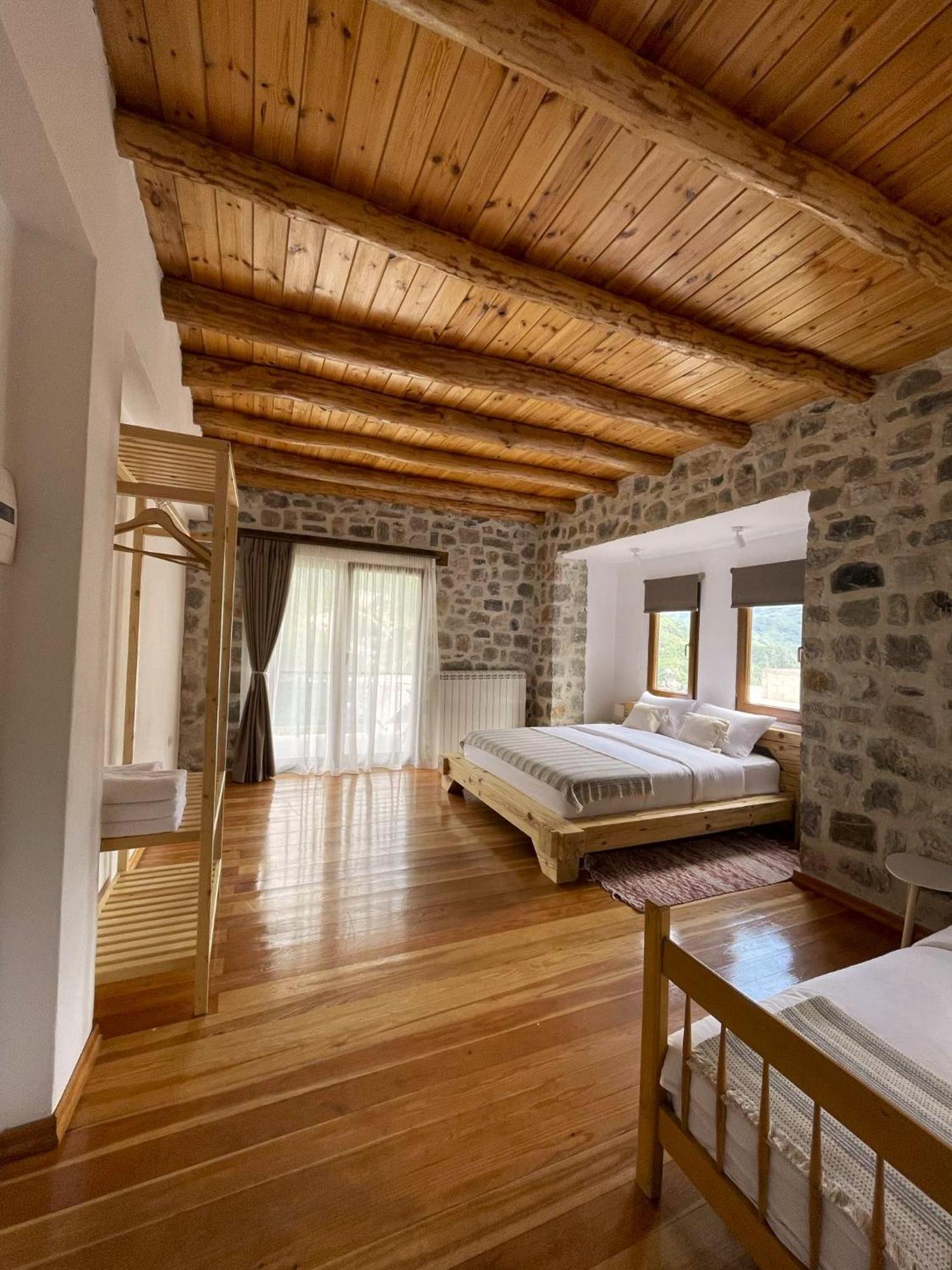 Valter & Drita'S Guesthouse Theth Bagian luar foto