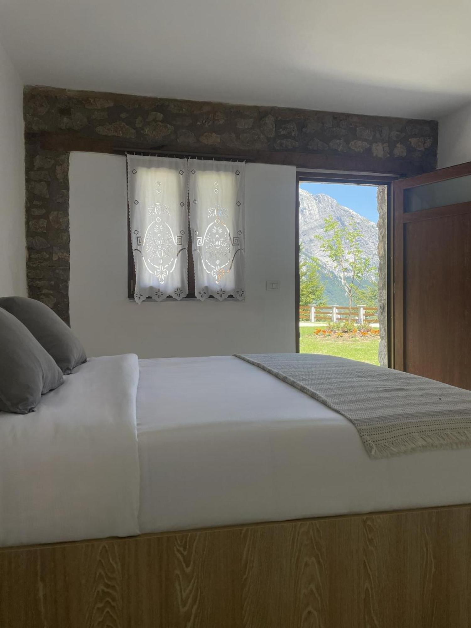 Valter & Drita'S Guesthouse Theth Bagian luar foto